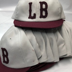 Boné vintage do time Long Beach Oilers Base Ball. Boné de lã acrílica cinza-claro com 6 painéis, letras de feltro estilo Tiffany. Disponível em qualquer tamanho.
