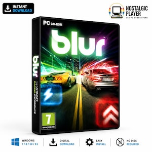 Könnte beinhalten: Eine PC CD-ROM Spielehülle für Blur, die einen gelben Sportwagen und eine silberne Limousine bei einem nächtlichen Straßenrennen zeigt. Das Cover enthält den Titel Blur, den Text The Ultimate Racing Experience und ein grünes PEGI 7-Symbol.