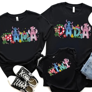 Puede incluir: Una taza de cer&aacute;mica blanca con un asa negra y el texto "But First, Coffee" en negro, con una fuente de estilo manuscrito. La taza est&aacute; sobre una superficie blanca.