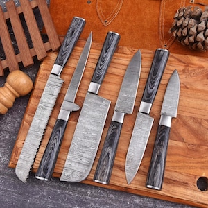 Set di 6 coltelli da chef fatti a mano in acciaio di Damasco con manico in turchese e legno di rosa. Il miglior regalo per anniversario o compleanno.