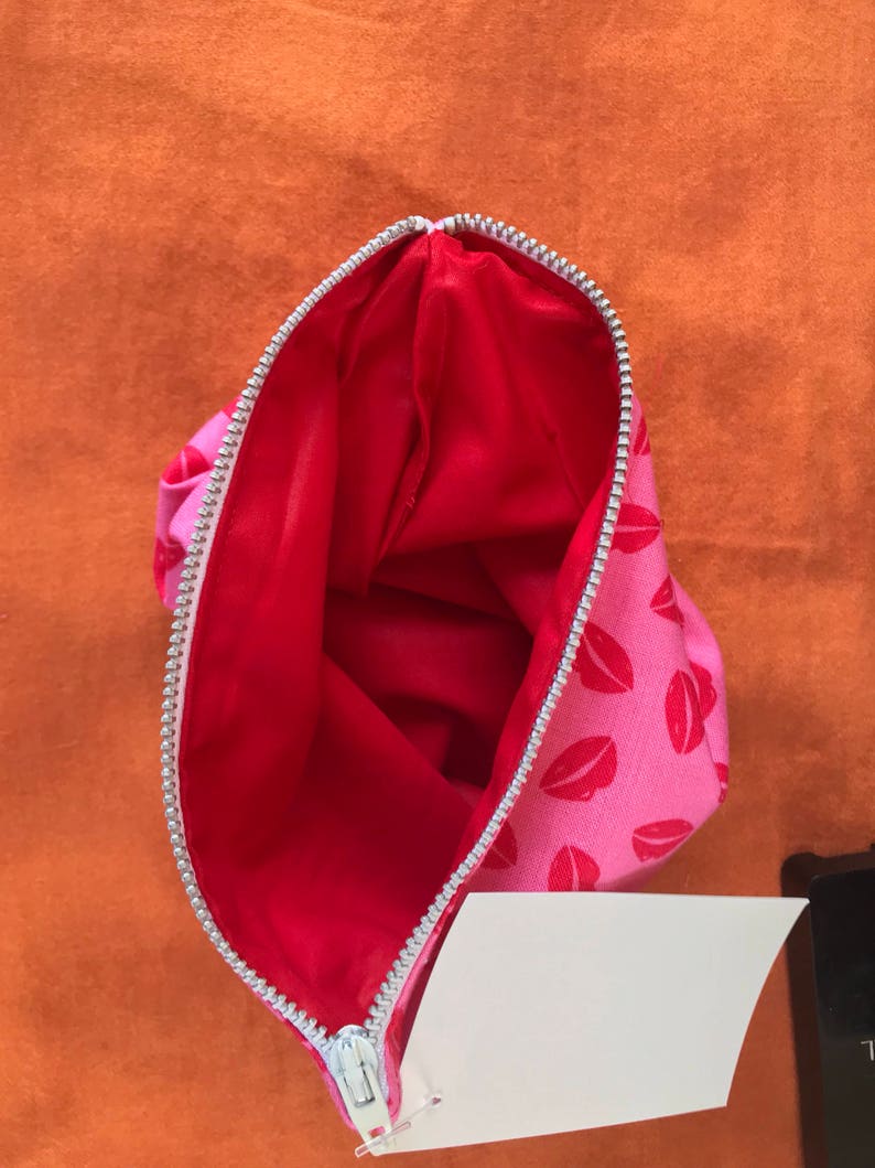 Make Up bag handmade 6X 7 40 lip kisses zipper lined