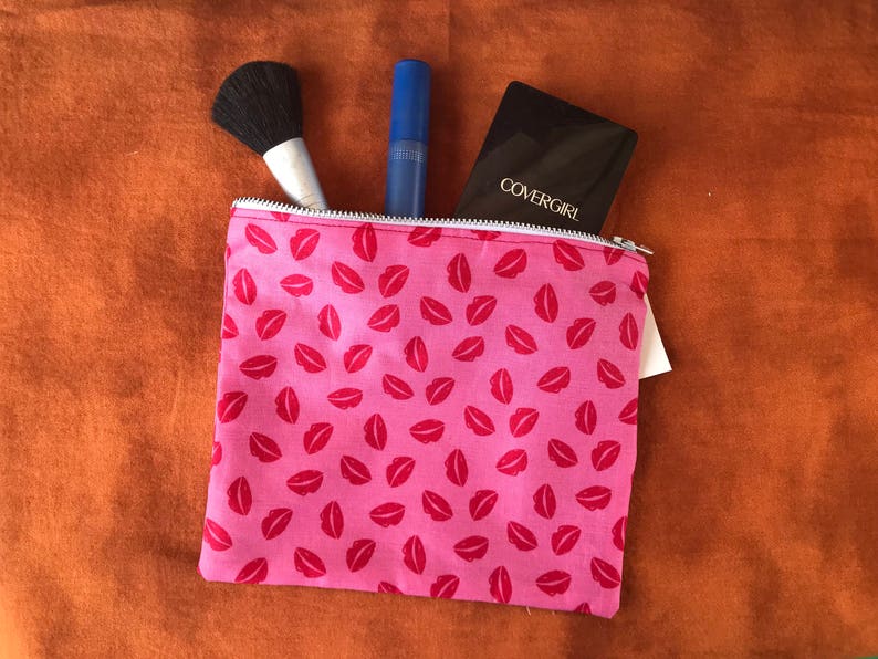 Make Up bag handmade 6X 7 40 lip kisses zipper lined