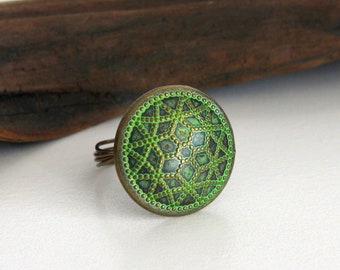 Green Star Button Ring: Antique Brass Wire Wrapped Jewelry
