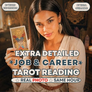 Pode incluir: Uma pessoa segurando uma carta de tarô com um desenho de sol. A imagem inclui o texto "EXTRA DETAILED JOB & CAREER TAROT READING REAL PHOTO SAME HOUR" e "8+ YEARS EXPERIENCE" e "BY HERA GUIDANCE".
