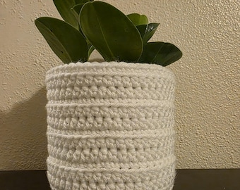 Funda para maceta blanca de crochet: se adapta a macetas de 15 cm. Decoración minimalista para el hogar hecha a mano.