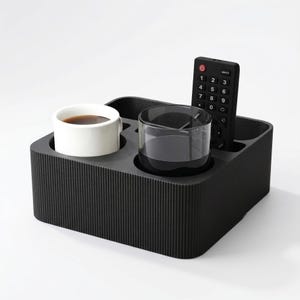 Organizador de sofá y bandeja para TV - Soporte para bebidas, tazas y control remoto - Diseño acanalado para sala de estar (impresión 3D mate)