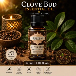 Puede incluir: Una botella marrón de aceite esencial etiquetada como "Clove Bud Essential Oil" con el texto "PurePeak Botanicals". La botella es de 30 ml / 1,01 fl. oz. y está rodeada de clavos y vegetación. La imagen también incluye el texto "100% Pure & Natural."