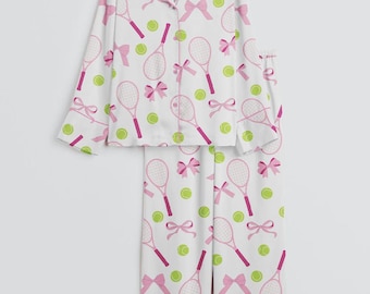 Tennispyjamaset – roze nachtkleding met strik- en racketprint voor dames