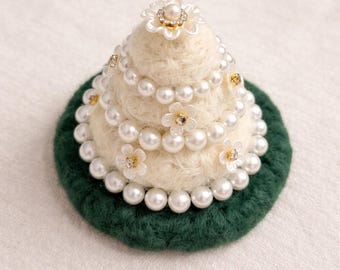 Handgemachte Filz-Kuchen-Dekor - Perlen-Woll-Hochzeits-Verzierung, Schreibtisch-Akzent, Mini-Woll-Hochzeitstorte, elegantes Schreibtisch-Dekor-Geschenk, einzigartiger Schreibtisch-Akzent