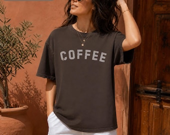 Komfortfärgad unisex-t-shirt, kaffeälskare-tröja, kaffepresent till kaffeälskare, mysig grafisk t-shirt, koffeinälskare-tröja, espressoälskare-tröja