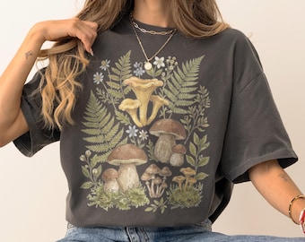 Maglietta vintage con funghi del bosco, illustrazione botanica di funghi della foresta, maglietta grafica cottagecore, top Nature Comfort Colors®