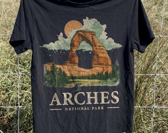 Arches National Park Graphic T-Shirt, Retro Desert Landscape Tee, Vintage Utah Park Shirt