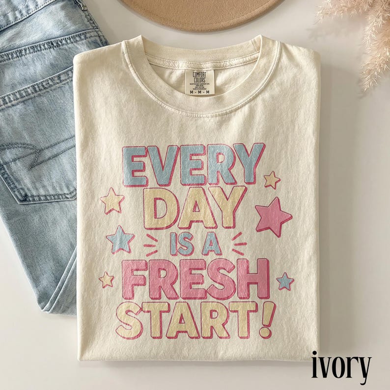 Koszulka z grafiką „Świeży start”, inspirująca koszulka z motywacją do codziennej pracy nauczyciela, koszulka z pozytywnym przesłaniem do klasy, koszulka z nadrukiem Comfort Colors® zdjęcie 2