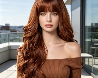 Etiquetas personalizadas, peluca larga ondulada de color castaño rojizo con flequillo, peluca sintética resistente al calor para mujer, peluca natural para fiestas y cosplay.