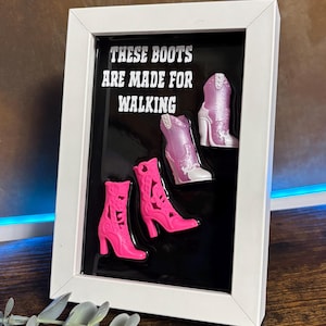 Stiefel 3D Pop Art - Upcycled Puppenschuh-Kunstharz-Rahmen