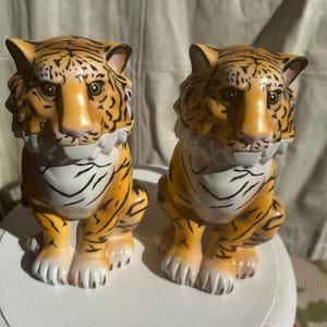 Ringling Brothers, Barnum and Bailey Lion drink cups.