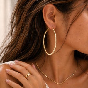 Boucles d'oreilles créoles dorées de 70 mm, forme plate et fuselée, acier inoxydable PVD 18 carats, bijoux tendance étanches