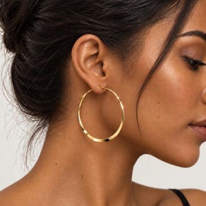 Boucles d'oreilles créoles dorées de 60 mm, forme plate et fuselée, acier inoxydable PVD 18 carats, bijoux tendance étanches
