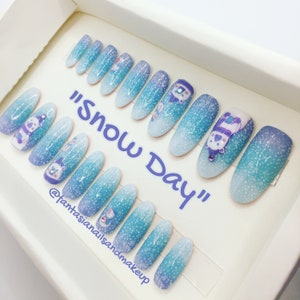 Fake nails, holiday nails, press ons, winter nails, snow nails, glue on nails, snowman nails, bear nails, false nails, acrylic nails