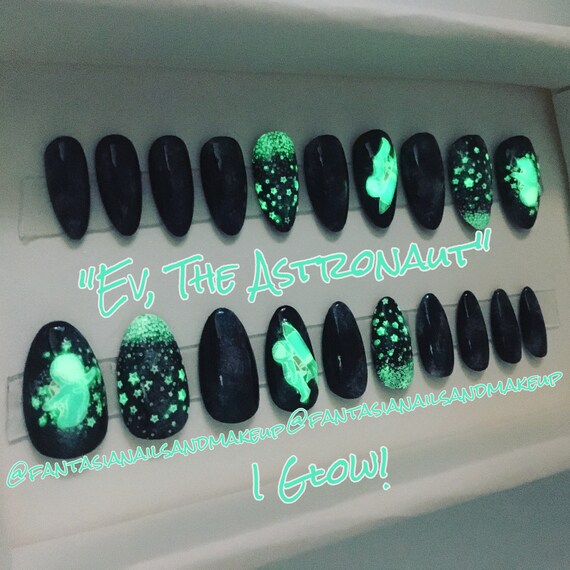glow in the dark galaxy nails