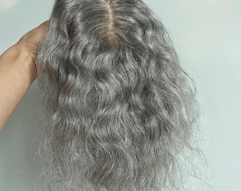 Topper cheveux naturels argentés bouclés sel et poivre 8 * 11 cm postiche avec base en soie