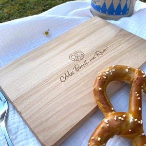 Tabla de pan bávara con grabado - Tabla de desayuno - Regalo para hombres, papá, cumpleaños, inauguración de la casa, Día del Padre, Pascua - Recuerdo
