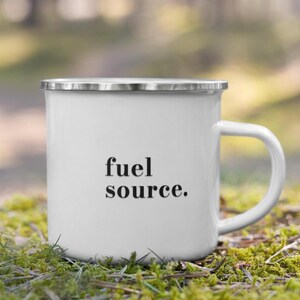 Fuente de combustible. / Taza minimalista para desarrollador, regalo de codificación, molécula de café, humor de ingeniería, taza esmaltada