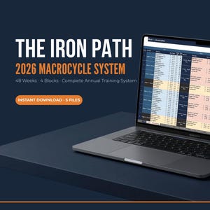 Peut inclure: Une tasse en céramique blanche avec une anse noire et le texte "But First, Coffee" en gras noir. La tasse est posée sur un fond neutre, soulignant son design simple.