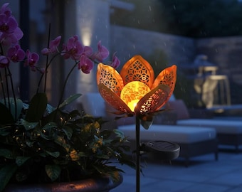 Lotus Solar Garden Light – Metal Flower Lantern with Cracked Glass Globe