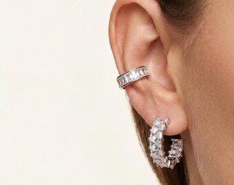 Set di orecchini a cerchio con baguette trasparenti in argento sterling 925 rodiato, senza piercing.