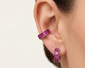Set di orecchini a cerchio con rubino baguette in argento sterling 925 rodiato, senza piercing.