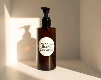 Champú con mezcla botánica / Vegano y orgánico / Elige tu aroma / Mezcla de antioxidantes herbales / Control natural del encrespamiento / Sin sulfatos