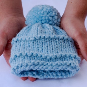 Blaue Neugeborene Beanie, Handgestrickte Babymütze, Babymütze, Großeltern BabyMütze, Baby Jungen oder Mädchen Shower Geschenk, Winter Zahnrad Baby