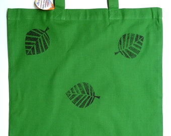 Green cotton bag printed with leaves