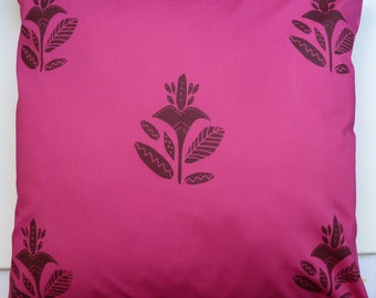 Pink cushion with screen print, 50x 50