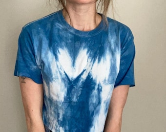 Hand dyed indigo cropped tshirt - size medium - hippie boho tye dye