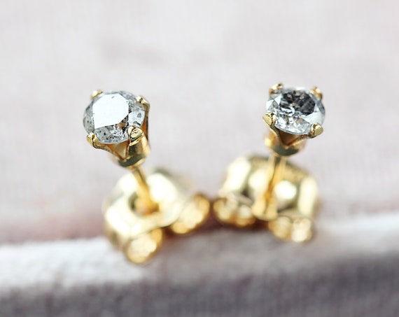 Single Diamond Stud Earring - Grey Diamond Earring