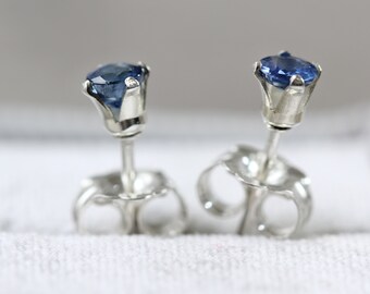 Single sapphire stud earring clearance