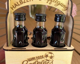Geschenk für Fußballfan | Schnapsflaschenhalter Holz | Männergeschenk Fußball | Public Viewing Geschenk | Halbzeit Verpflegung