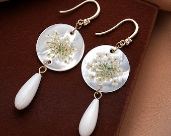 Queen Anne's Lace Flower Mother of Pearl Earrings, Beach Style Dangle Earrings, Coastal Summer Jewelry, Beach Wedding Party Earrings