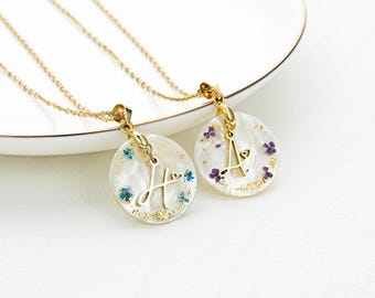 Custom Initial & Birth Flower Necklace, Mother of Pearl Pressed Flower Pendant Necklace, Birthday Gift for Daughter, Bridesmaid Gifts
