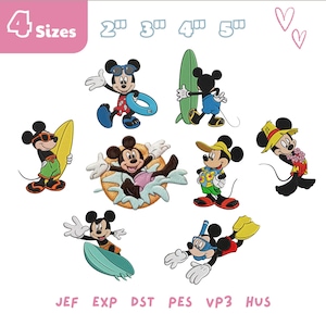 Puede incluir: Una colección de ocho diseños bordados de Mickey Mouse con diversas actividades de verano como surf, esnórquel y relajación. La imagen incluye texto que indica 4 tamaños en 2, 3, 4 y 5 pulgadas, además de los formatos de archivo JEF, EXP, DST, PES, VP3 y HUS.