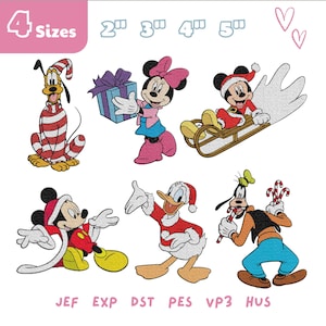 Op de afbeelding: Een digitaal borduurontwerp met zes Disney-figuren in vakantiekleding: Pluto in een gestreepte trui, Minnie met een cadeau, Mickey op een slee, Mickey in een kerstmanpak, Donald met een kerstmuts en Goofy met zuurstokken. Inclusief 4 maten: 2, 3, 4 en 5 inch, plus bestandsformaten JEF, EXP, DST, PES, VP3 en HUS.