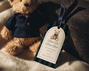 Etiqueta de agradecimento para o primeiro aniversário de ursinho de pelúcia, primeiro aniversário com tema de ursinho, decoração clássica de ursinho de pelúcia, xadrez tartan clássico, modelo editável do Canva