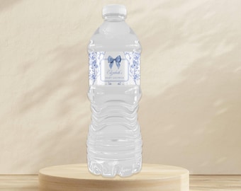 Rótulo para Garrafa de Água para Chá de Bebê com Laço Azul e Estampa Floral, Decoração para Chá de Bebê de Menino, Estilo Chinoiserie Floral, Laço Coquette, Adesivo para Garrafa de Água, Modelo para Canva