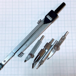 Conjunto de compasso de desenho técnico vintage UCHIDA, ferramenta para desenho técnico, fabricado no Japão.