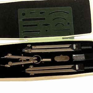 UCHIDA KD-Typ Zeichensatz Made in Japan Kompaktes Kompass Geometrie Kit mit Schablonen Etui