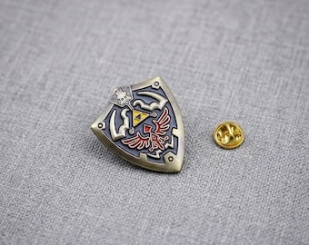 Spilla smaltata a forma di scudo fantasy, spilla da gioco in bronzo antico, spilla per cappello con emblema del triangolo dorato