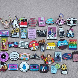 Pin's émaillé Harry Styles TPWK, badge Fine Line Harry's House, produits dérivés pour fans de musique pop