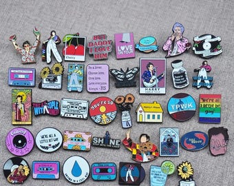 Harry Styles TPWK emaille speld, fijne lijn Harry's Huis-badge, merchandise voor popmuziekfans